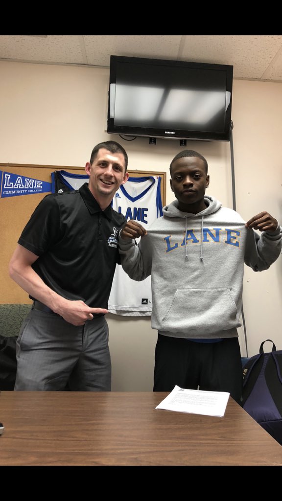 CoachWhiteUSD's tweet photo. Please help our @LaneTitansHoops Men’s Basketball Program officially welcome the tenacious Tashon Brown (@Jb1Tay) to the Titan Family! “Tay Tay” is from Tacoma, Washington and graduated from Curtis HS. Go Titans! #LaneccMBB #Lanefoundat18n https://t.co/WMojSJ0EYo