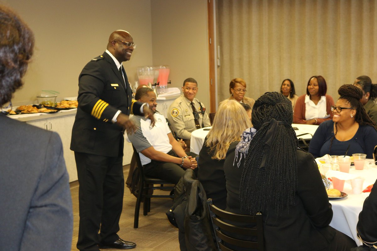 SLMPD's tweet photo. We were happy to host the @HarrisStowe Alumni Reconnect Series at Police Headquarters. We are honored to recognize the Alumni now working for us, and we look forward to strengthening our amazing partnerships.
#GoHornets https://t.co/vuiaTaF0ED