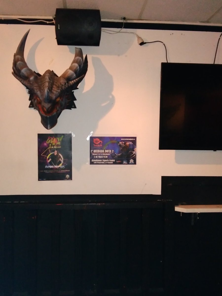 HistoriaPlatino's tweet photo. Gracias @GoldSaucerBar por colocar nuestro cartel de la Quedada de Dota 2 !!!! 

#dota2 #eSports #gamer #gamerbar https://t.co/TRQMXjZfCJ