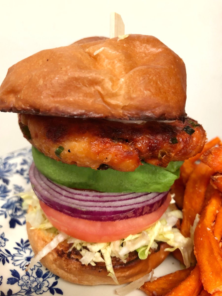 riracharlotte's tweet photo. The #SalmonBurger - Stacked high. How to eat = Squish down and open wide #clteats #eatsofclt #cltfoodie #eatdrinkclt #ewpclt #soyum https://t.co/7uyeYNRLzy
