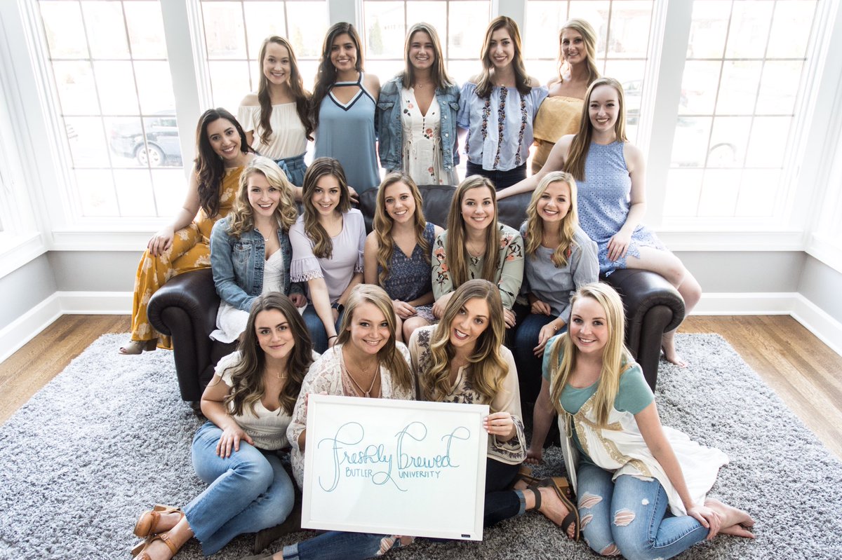 FBacappella's tweet photo. Here is a sneak peek at this semesters photo shoot. Great group of women, great voices, what more could you ask for? #FreshlyBrewedFriday Shout our to @peetachip25 for the beautiful pictures. https://t.co/HXV9mezLkd