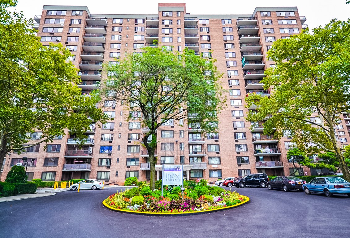 Lenox_Terrace's tweet photo. Lenox Terrace has all the essential amenities: On-site laundry and parking, individually controlled A/C and heating, and 24-hour security with a full-time doorman and management staff. https://t.co/c9rwoOFwCK