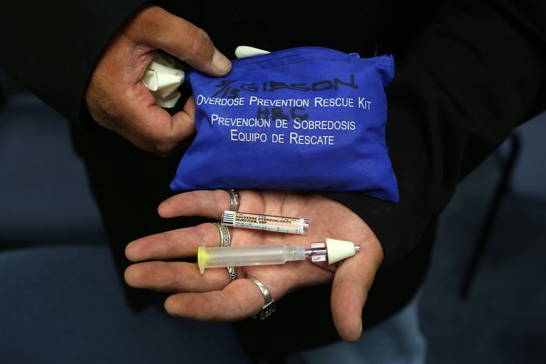 ScottConardMD's tweet photo. As World Health Day approaches (4/7), now is a fitting time to discuss the opioid crisis. The Surgeon General is now recommending the carriage of overdose kits. What are your thoughts?
 #opioidcrisis #worldhealthday https://t.co/QyDfqjBsyF https://t.co/XozK5GEPEL