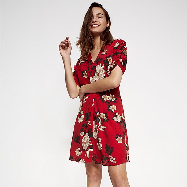 springfieldmw's tweet photo. STEP INTO SPRING. Red on the dot.
#Asyoulive #floral #red #Springfieldnewin #woman https://t.co/onPhcFcfmT