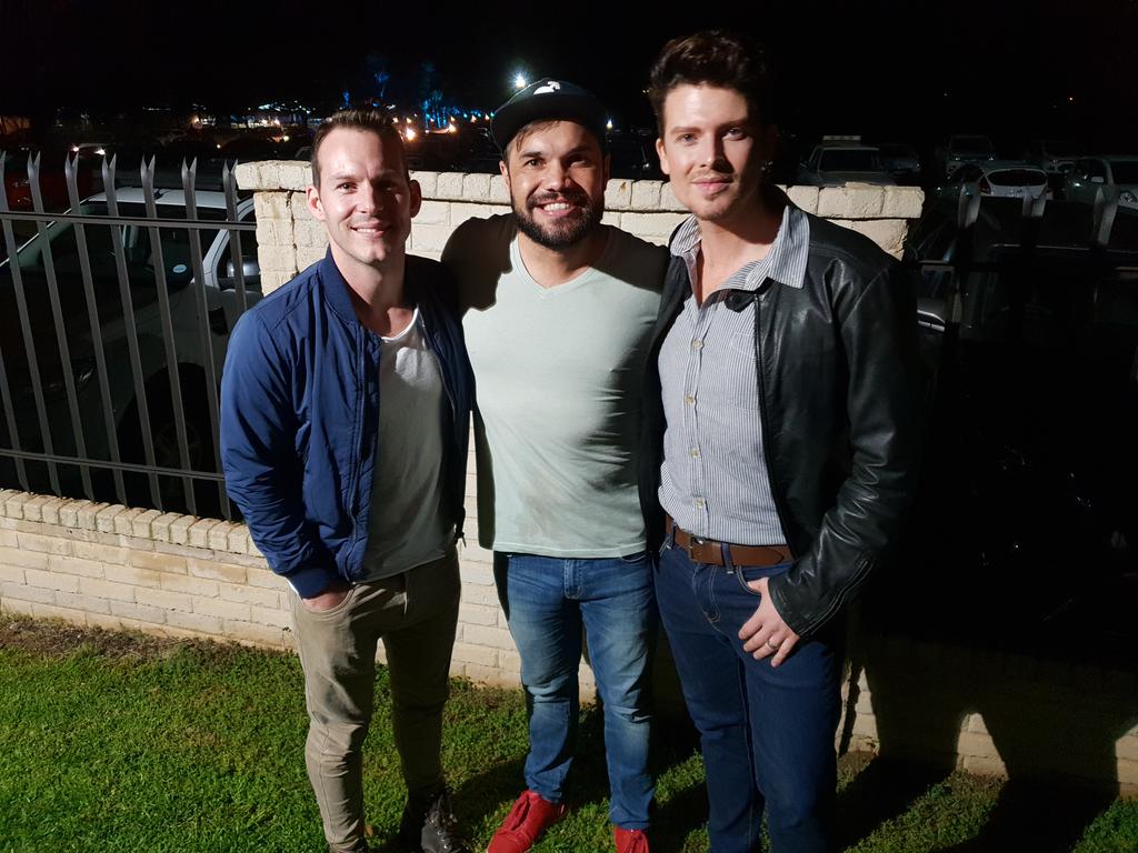 SACelebTweets's tweet photo. Die manne van #ADAM maak reg vir 'n great show by @Weiveld vanaand! 

Ons sien uit na die launch van #BEWE 

Dankie aan @StarburstPromo! @AlishiavanDev #WeiveldPTA https://t.co/8yCENvIU5R