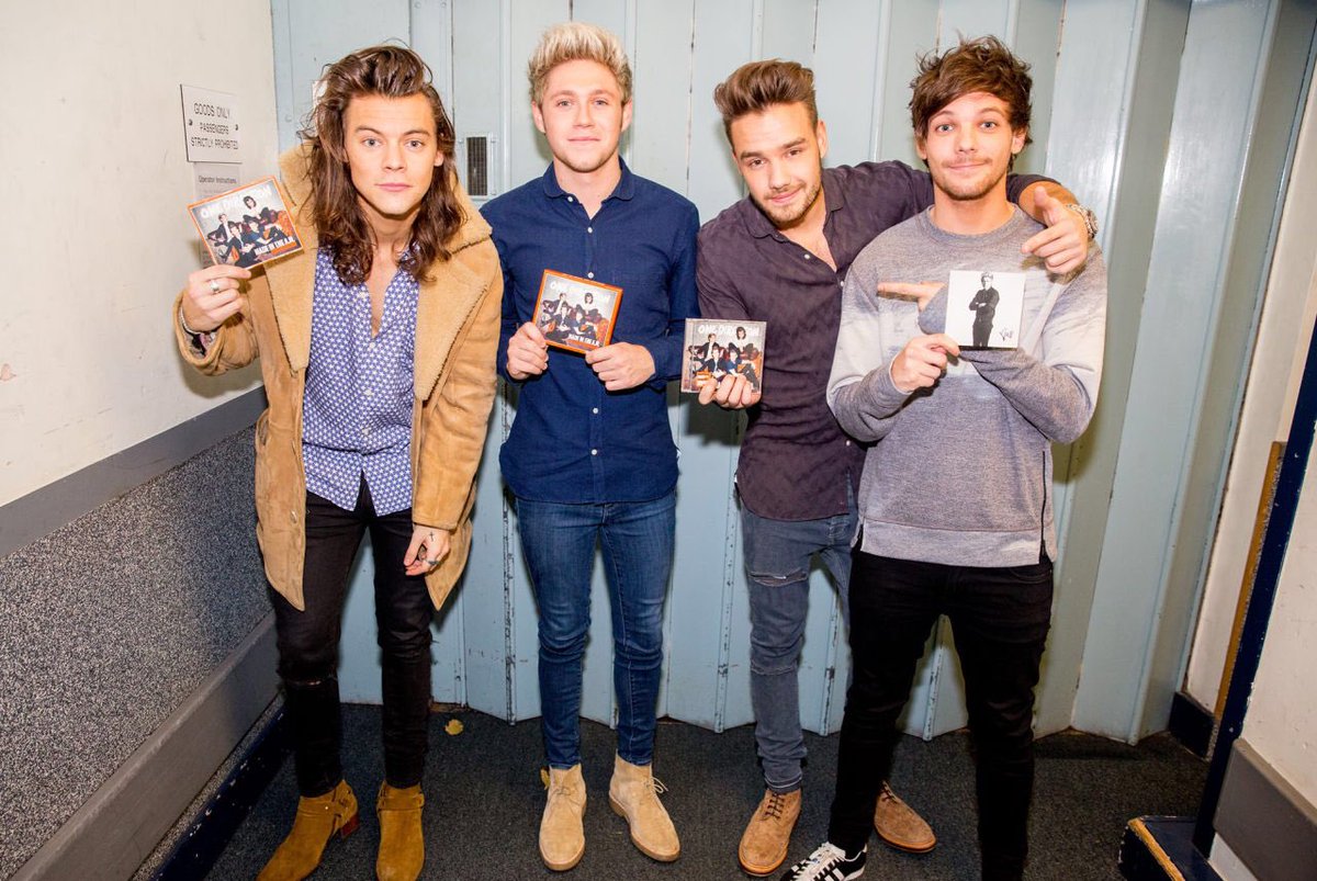 saraithzepeda's tweet photo. #HelloOneDirection
Crying in a cool way 😢 https://t.co/NUdhpIG5yB