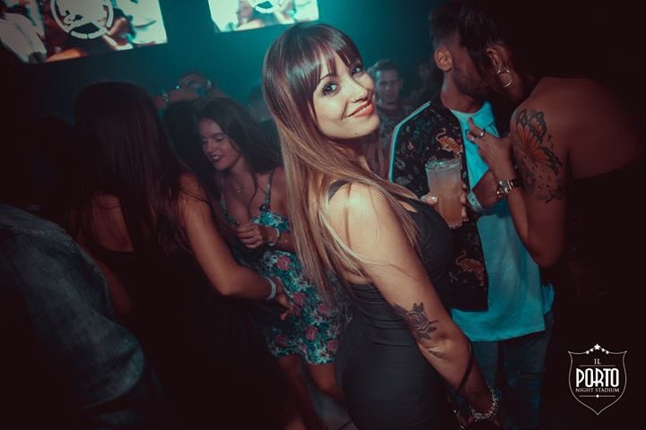 portosoho's tweet photo. 🙌 ¡No hay lluvia ni película que frene las ganas de pasarla bien! 

La noche está para divertirse y hoy desde las 00:30 te esperamos en #PortoLounge 🍸

Reservas 📞
11-3792-7501 (Eduardo) 🧑🏽
11-5508-1294 (Horacio) 🧔🏻 https://t.co/gmvZMncyi7