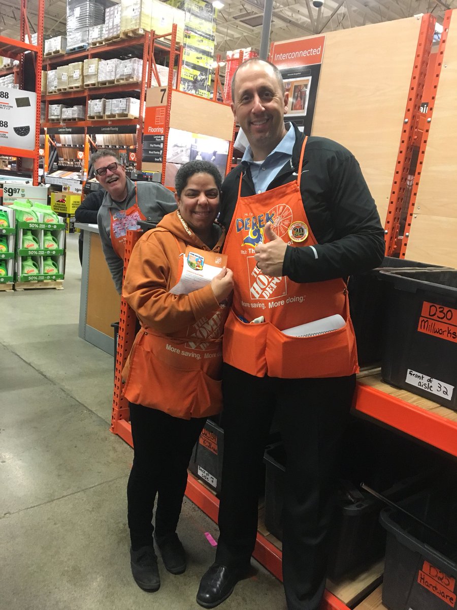 pieratt_ryan's tweet image. Derek recognizing Tanya for her great customer service during spring Black Friday. Matt photo bombing the picture. #PNWSBF @DerekLarsenHD