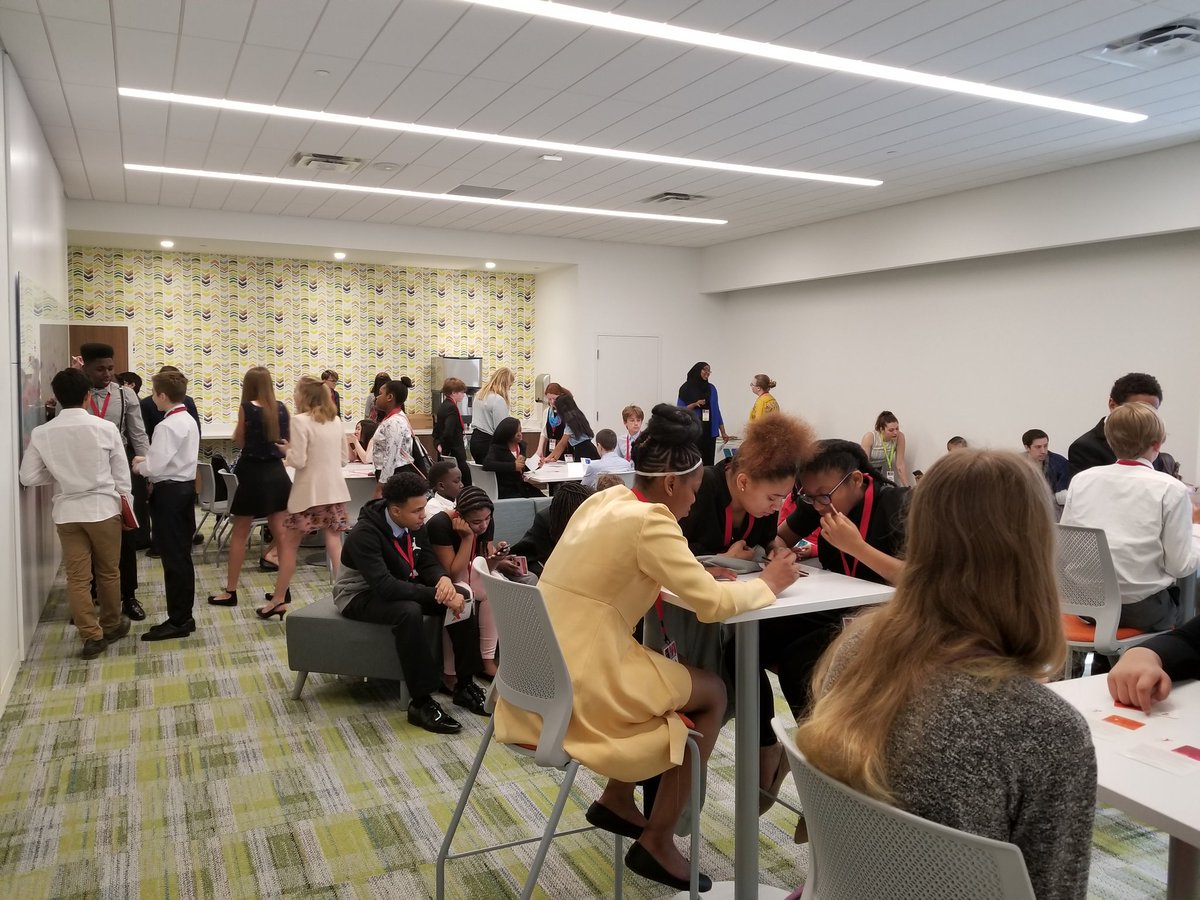 ahlg3546's tweet photo. #YIG #modelunminnesota #YforAll 
Model UN visiting @DouglasDaytonY for some service learning! Group 1!! https://t.co/dvblf7Xqun