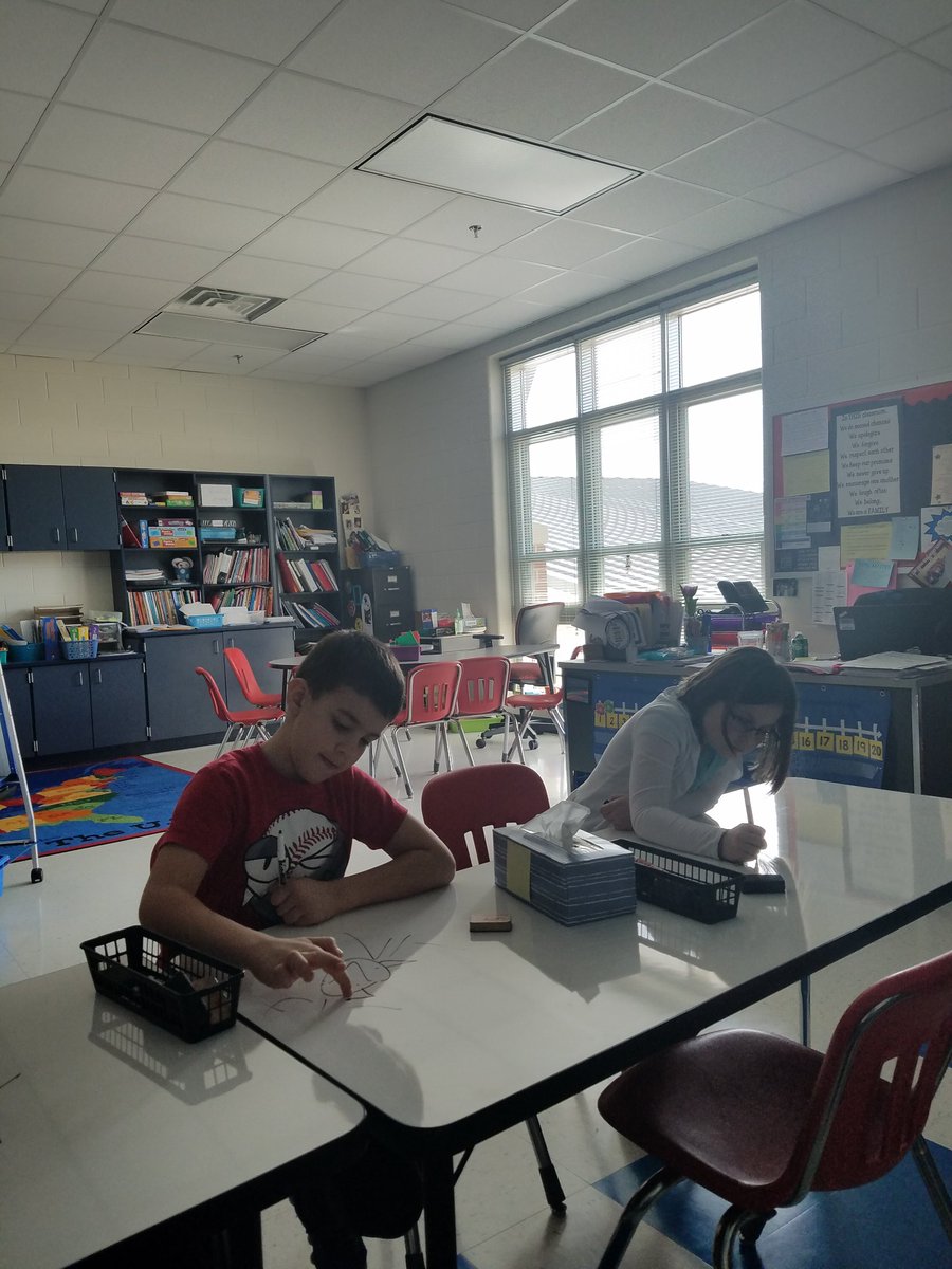 KarolaScarce's tweet image. Daylight learning! Saving energy! @PWCSEnergyTeam #TimberwolvesROCK #Springtwitterchallenge @AndrewBuchheit