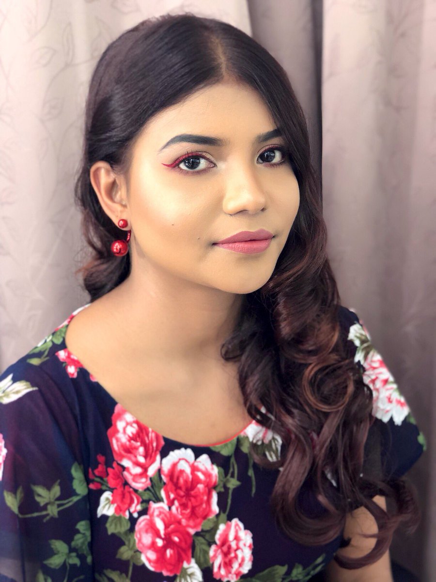 midhu_adam's tweet photo. Makeup for @Shaenaashareef
Hair styling by @sajna_ibrahim π
#maldivianidol #heatmvs @Maldivian_Idol https://t.co/FyrX8Z4rRx