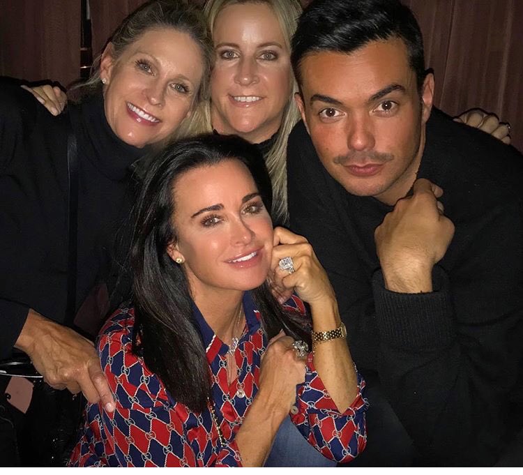itsemmalou's tweet photo. .@KyleRichards where is this fabulous shirt from Kyle? Love you!! https://t.co/tEsoKWgKDJ