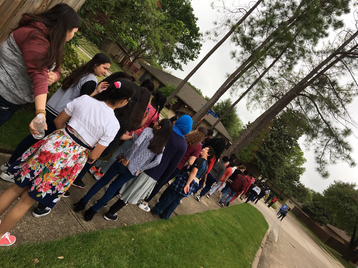 hodges223's tweet photo. Walking to Richland Junior College @aggietharp https://t.co/5czV7h86d0