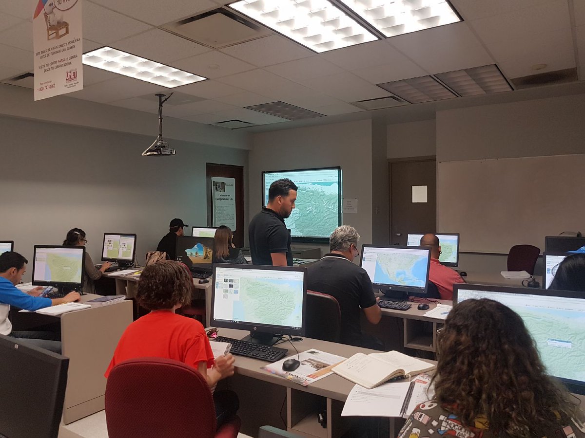 gmtgispr's tweet image. El equipo de la Escuela de Asuntos Ambientales en @UMET_PR continúa su formación en #ArcGIS, dirigido por el instructor Alberto Millán. @GMTPR #ArcGISTraining #GISPuertoRico #maps