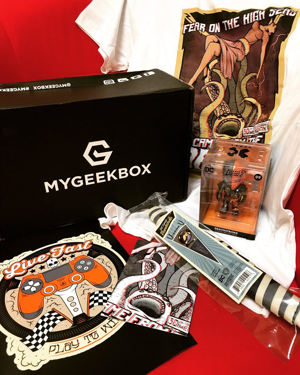 jlturman's tweet image. March @mygeekbox just came!!! ♥️♥️♥️ #mygeekboxmarch #mygeekbox #deathstroke #catwoman #playstation