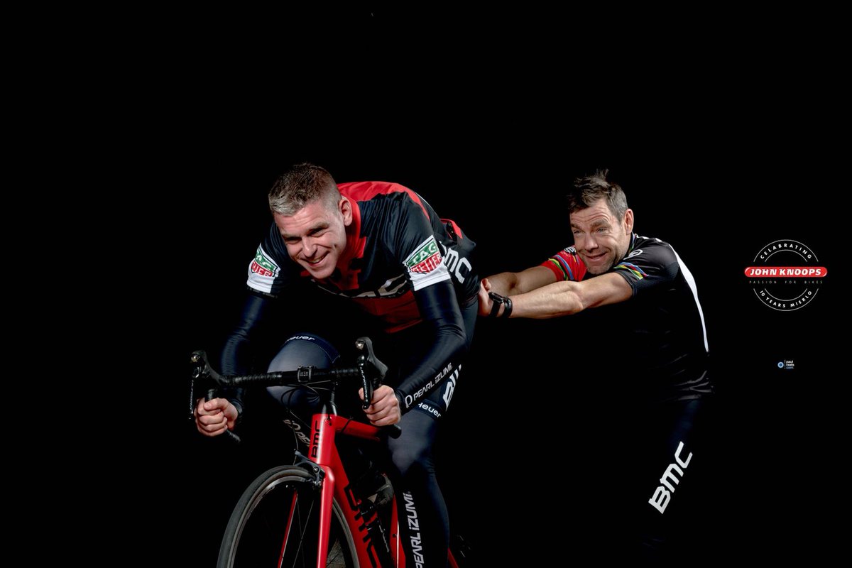 Foto met de oude #wereldkampioen  op het jubileum van <a href="/JohnKnoops/">John Knoops</a> . Great day and great guy <a href="/CadelOfficial/">Cadel Evans</a> . #JohnKnoops #CadelEvans