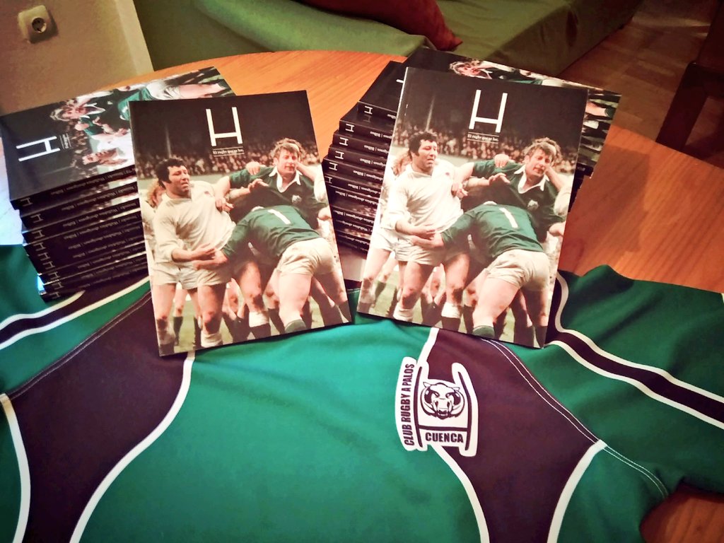 ClubRugbyApalos's tweet photo. En el @ClubRugbyApalos ya hemos encontrado la H. Jugadores y socios ya tienen el número 002 de @revistaHrugby . Gracias @RutgerBlume . https://t.co/4WzPgJ7YmE