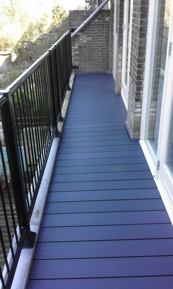 Vandaag weer een Nomawood kunststof terras geleverd en geplaatst met o.a. 10 jaar garantie tegen het verkleuren!