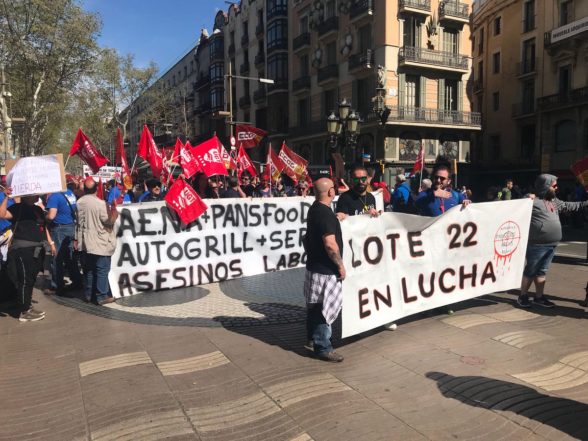 Trabajadores de cafeterías del aeropuerto de Barcelona llevan su protesta ante Parlament Catalunya
<a href="/BCNLote22/">Lote22</a> en huelga indefinida
AENA repartiendo precariedad y 1000 millones para sus accionistas
#BASTAdePrecariedad 
#NoMasPrecariedad
#expolioAena