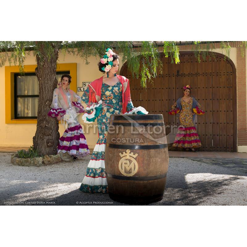 ProyectandoARTE's tweet photo. Los #canasteros no pueden faltar en #ferias y #romerias.
Nunca faltan en las colecciones #flamencas de @carmen2Latorre.
Cómodos, ligeros, con estampados, combinables con mantoncillos de multitud de colores. Un buen armario #flamenco tiene que tener un buen #VestidoCanastero ! https://t.co/h5mB2yeE7v