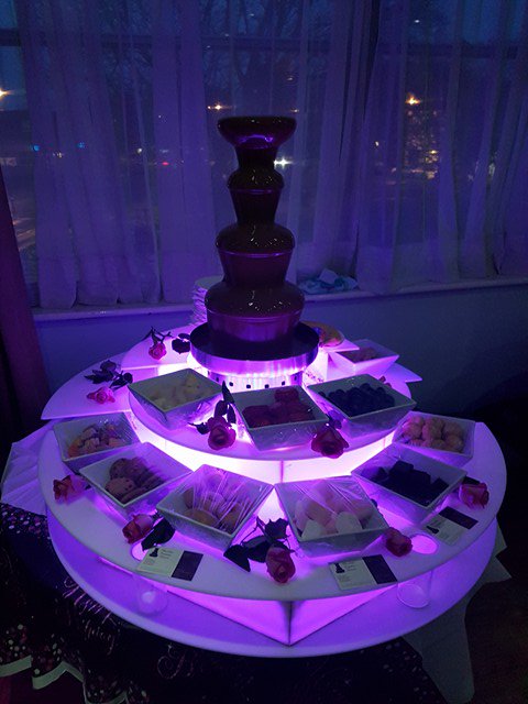 bobfunland12's tweet photo. Got a party in April?  Book a last minute dessert? Give us a tweet.  #lovechocolate https://t.co/lJBTPtrRZZ