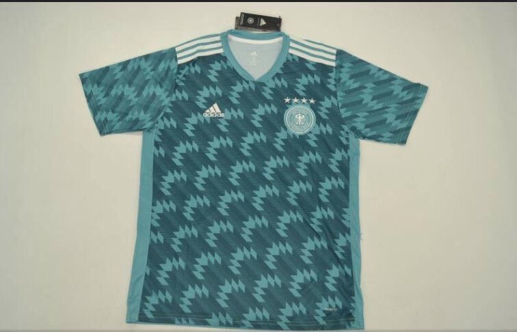 menezrm's tweet photo. Desde hace un tiempo tenía ganas de sortearos algo así que por aquí os lo dejo. Es una camiseta, la que quieras. Tienen hasta la de Benzema pero ya que estamos elige bien. Para entrar en el sorteo:

-Da RT a esto.
-Follow a @CamicracksFUT 

Tenéis de plazo hasta el 11 de Abril 😉 https://t.co/qPEfg2WH05