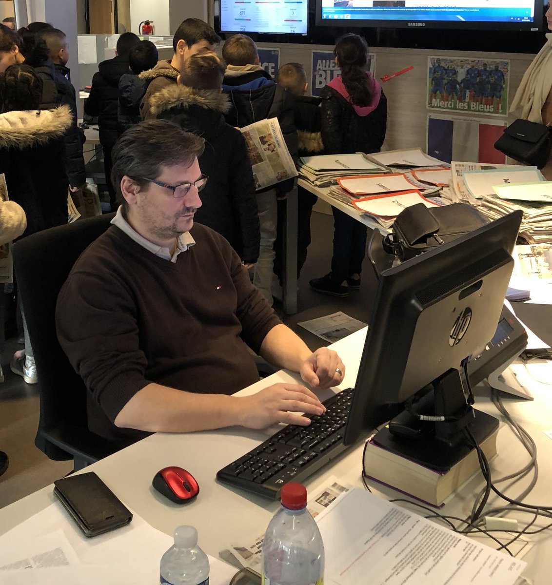 stbaudry's tweet photo. Citoyenneté, égalité femme/homme, respect des différences…des sujets qui ont inspiré 27 classes #HDF lors de l’opération "Journalistes en herbe". Lisez leurs articles dans @voixdunordlille &amp; @CourrierPicard à l’origine de ce projet soutenu par @FondationSNCF et @EducationFrance https://t.co/dIbXhcuMYV