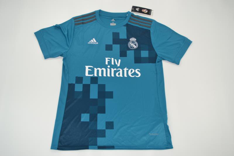 menezrm's tweet photo. Desde hace un tiempo tenía ganas de sortearos algo así que por aquí os lo dejo. Es una camiseta, la que quieras. Tienen hasta la de Benzema pero ya que estamos elige bien. Para entrar en el sorteo:

-Da RT a esto.
-Follow a @CamicracksFUT 

Tenéis de plazo hasta el 11 de Abril 😉 https://t.co/qPEfg2WH05