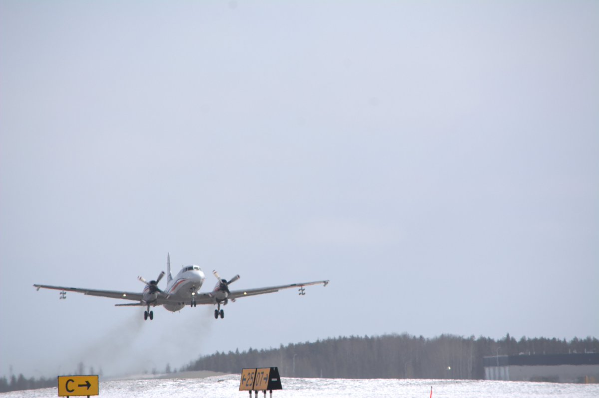 B_Vigneault's tweet image. Taking off yesterday in Fort McMurray for the first of a series of #ECCCSci and #NRCSci flights this spring to study atmospheric emissions and processes in the Oil Sands region.