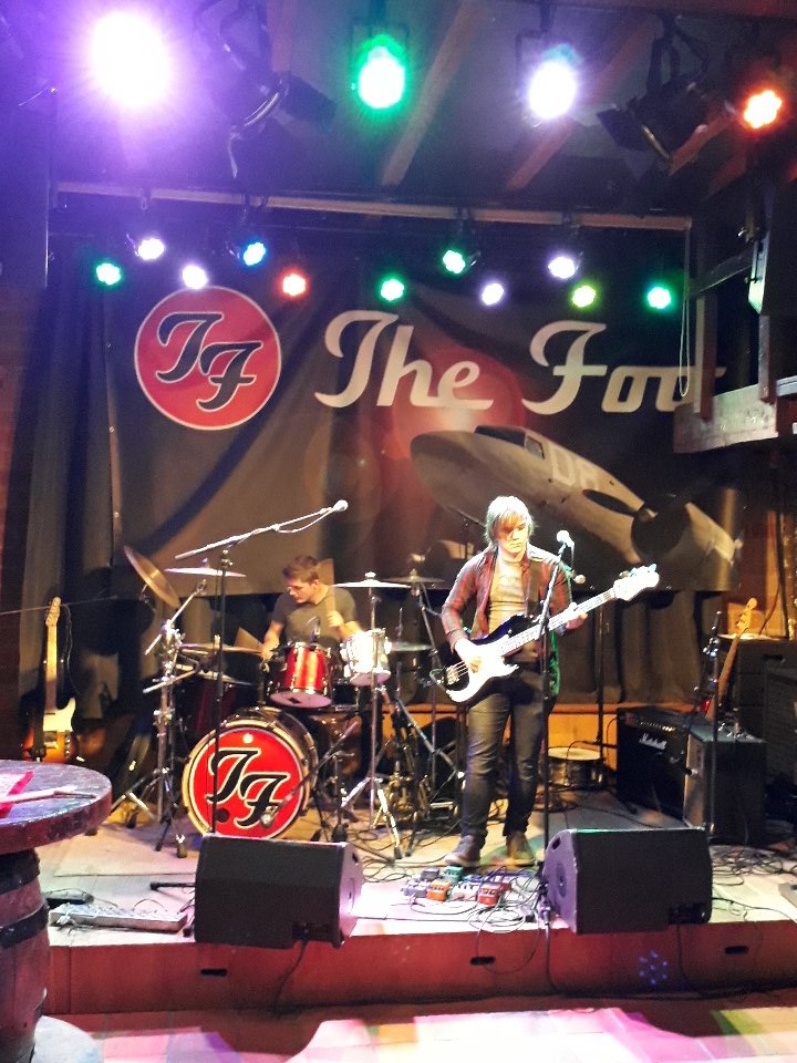 Soundcheck: ✅. Nu Ground Wire aan de beurt. Dat wordt een toffe avond. 🤘#foofighters #royalblood