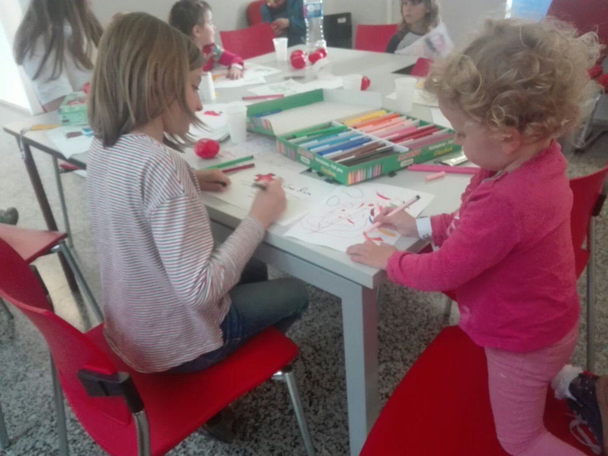 CreuRojaSBD's tweet photo. Avui hem un ofert un servei de ludoteca en el marc del #ForumSalut de Sabadell. Gràcies al voluntariat per fer-ho possible | #sabadell #creuroja https://t.co/JFSAJSeML7