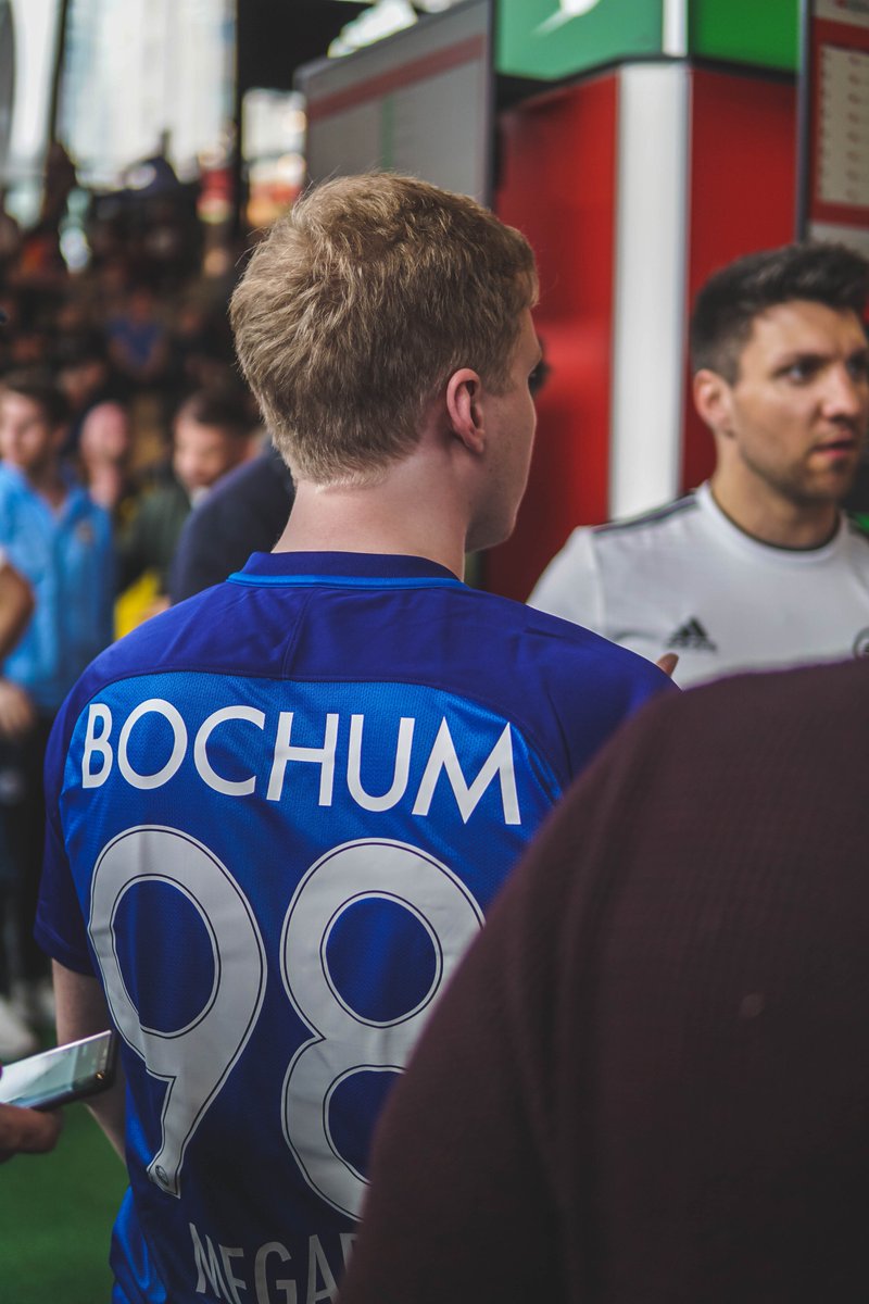 tekinue_'s tweet photo. Pictures that I made from @MegaBit98 at the Virtuelle Bundesliga Finals in Dortmund. #THVBL #VBL https://t.co/4Z4S8ZcglY