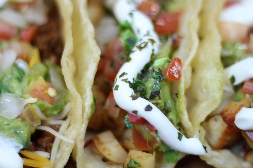GridironTaco's tweet photo. @PittstopGlobal @SitnPrettyyy Hey Will! Beef, chicken, or Potato? https://t.co/s7HOC1FZAc