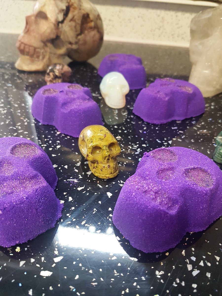 SparkyleUK's tweet photo. Happy Friday ππ€πβ
I've been super busy this week making & experimenting whilst keeping the kids busy over the Easter break #mumstyle
The pic is a sneak peak at some of my skull Gembomb makes from this week.
π
#skulls #gembomb #mumboss #smallbusiness #friday https://t.co/VTTUvA8Hsf