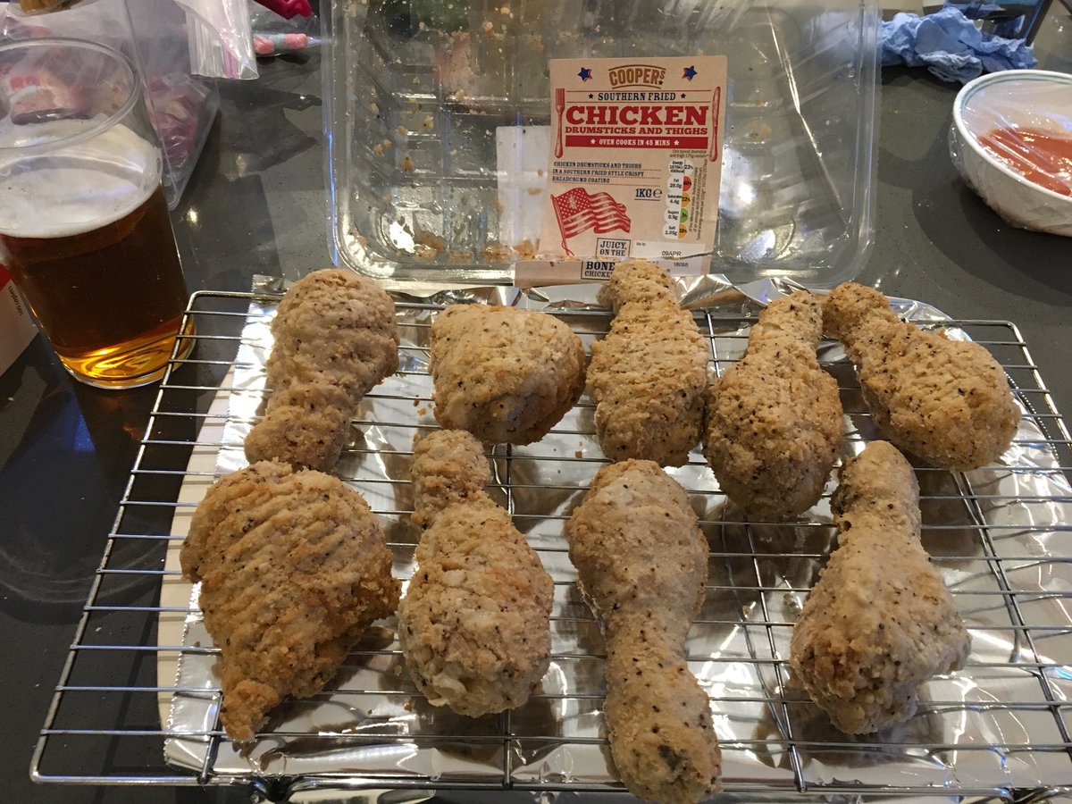 VeenaLad's tweet photo. @LidlUK 22% thighs in this “drunksticks and thighs” pack 🙄 #shortchanged https://t.co/bQ3FZ64qD9