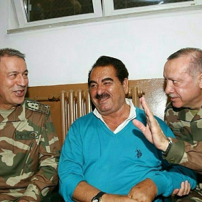 Hamedsh86's tweet photo. نازانم بوچی خه‌ڵک به‌م سپڵه‌ته ده‌ڵێن هونه‌رمه‌ند؟ هونه‌رمه‌ندی راسته‌قینه هیچ کات نابێته هان‌ده‌رێک بۆ شه‌ر و ئاژاوه. https://t.co/Yt06d712N3