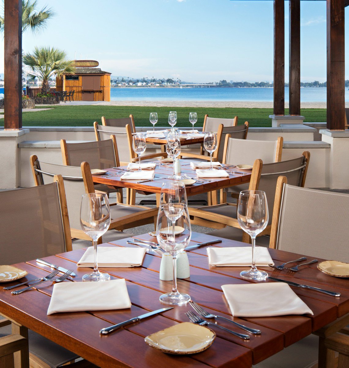 The perfect weather to dine al fresco! #HappyFriday