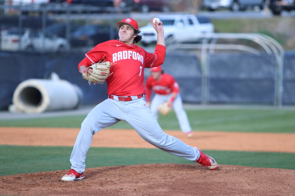 RadfordBaseball's tweet photo. ↕️8️⃣

#Radford⚾️ 18
@LongwoodBase 3

Hunter Williams’s day is over with a final line of (7.0 IP, 5 H, 3 ER, 2 BB, 4 K). He’s in line for his first collegiate win.

#BigSouthBase https://t.co/6Tq8acyXGi