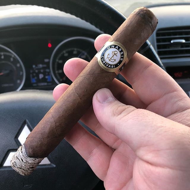 FTB_Anthony's tweet photo. Up next @fordonfifth and new @curivari is the Onassis! Both the Onassis and epitome are medium bodied #flavorbombs and highly recommended! #cigar #cigars #cigarians #botl #sotllove #flavorcountry #fofcrew https://t.co/LHCR4cdW0P https://t.co/nRm4XR9dQv