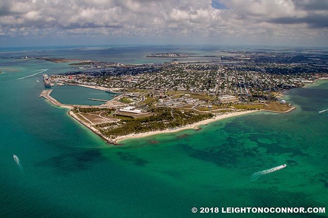 leightonoc's tweet photo. Fun ride above Key West today. Thank you @airadventureskeywest ! #keywestfromtheair #paradise #photographersparadise #workingvaca #workingonthebeach #kw #keywest #fla #thekeys #florida #aerial #aerialphotography #helicopter https://t.co/nFvlGcn4EC