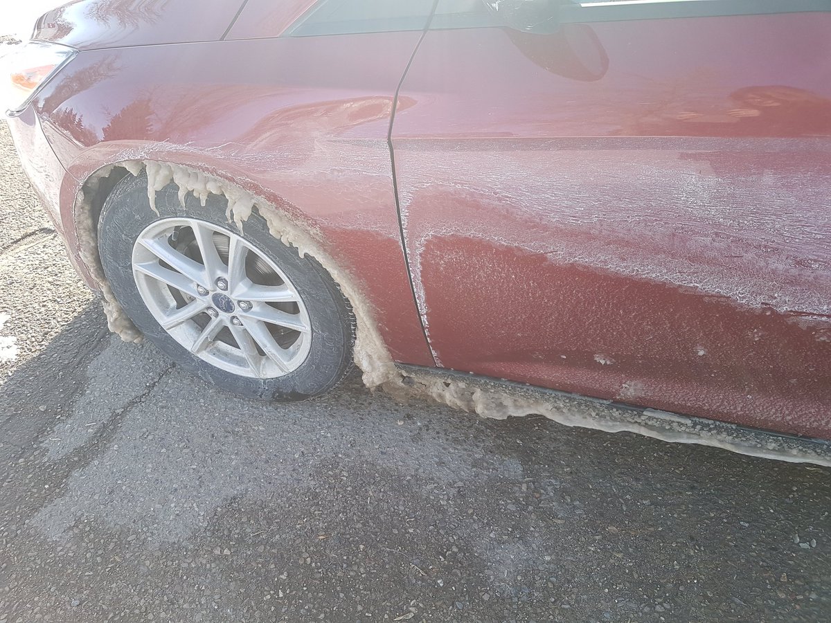 LaurelSchuett's tweet photo. @GHJNancy @SamHeughan @Sheugs @SamsSecretAlias @barbaramills1 @sarahjaswim @pjl24 @thesmilingcook @danielalippke @SummerPic @msatexas @SouthpawSassnac @AllisonONeill7 @soappman Home, it was an interesting drive lol

My poor car https://t.co/LE0FjeOQAv