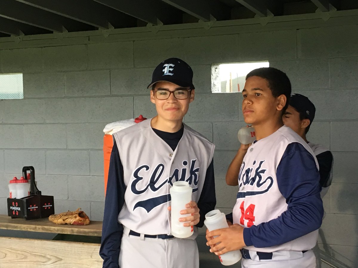 ElsikNGCRams's tweet photo. Friday night baseball #MightyRams #diversity #familia https://t.co/RfQKSzbNsl