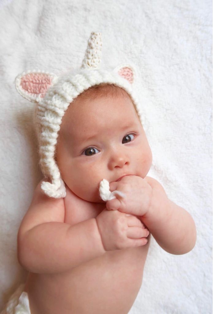 🦄💕 My Darling 💕🦄
Lily has finally been able to roll over on your own and enjoys tummy time! She loves her little unicorn hat and the shorts are just 😍