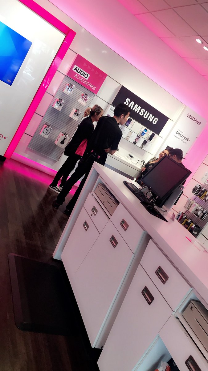TmobileAllison's tweet photo. @tmobilemaria @frankie4617 always making the dream work buddy selling!#GoldenRules#CustomerObsessed#MobileExperts @JerryG1985 @B_Vargas22 @isaac2691 @nazarma https://t.co/BxtjdhDR3j