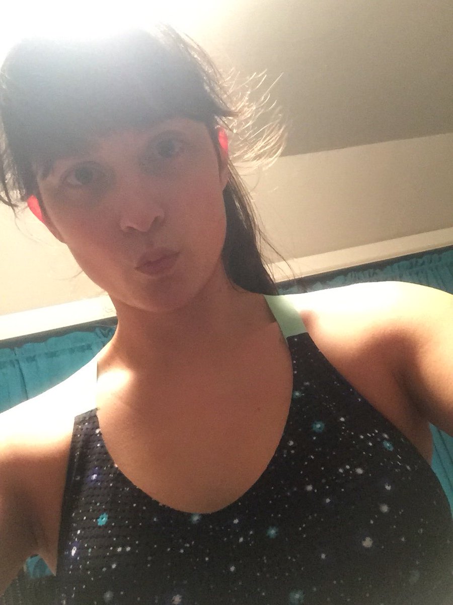 SpartanCaroline's tweet photo. Friday night workout face #FitnessFriday #workout #muscles #gains #motivation #boxingclass #abs #booty #work https://t.co/GHHxBGtIUm