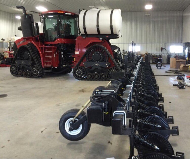 GoettlFarms1's tweet image. Remember this setup Twitter? This Custom built 66’ 3 point toolbar, 22” row spacing, raven isobus control, 1200 gallon tank, Ace hydraulic pump, Drop the Coulter’s and put your rotary hoe wheels on? Drop the back bar and use as sprayer? $47,000.