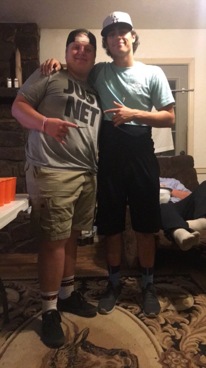 zachariae15's tweet photo. Last one I swear. I just met my all time goal that I never thought I’d  meet. It’s been a journey but 86lbs later I did it. I haven’t seen that number one there in 4 years. Good to be back🙌🏼 https://t.co/eOjJFz6EMe
