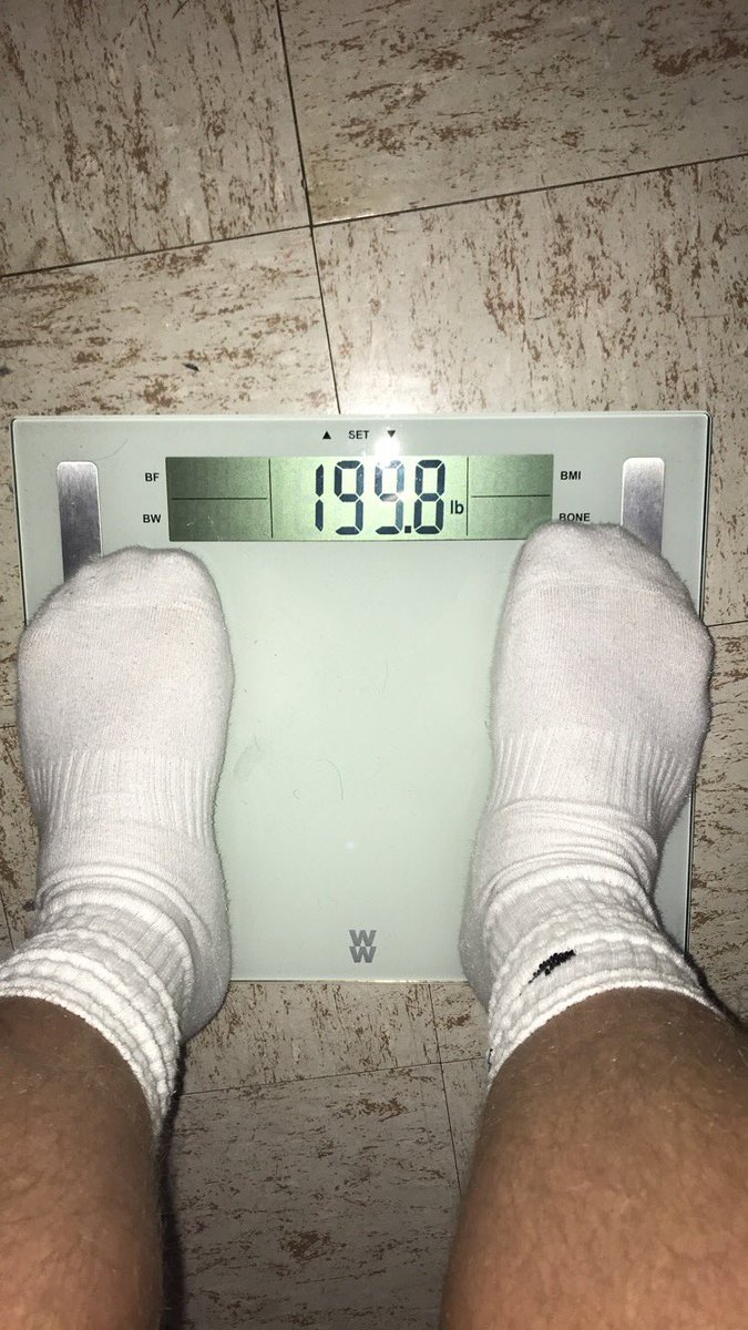 zachariae15's tweet photo. Last one I swear. I just met my all time goal that I never thought I’d  meet. It’s been a journey but 86lbs later I did it. I haven’t seen that number one there in 4 years. Good to be back🙌🏼 https://t.co/eOjJFz6EMe