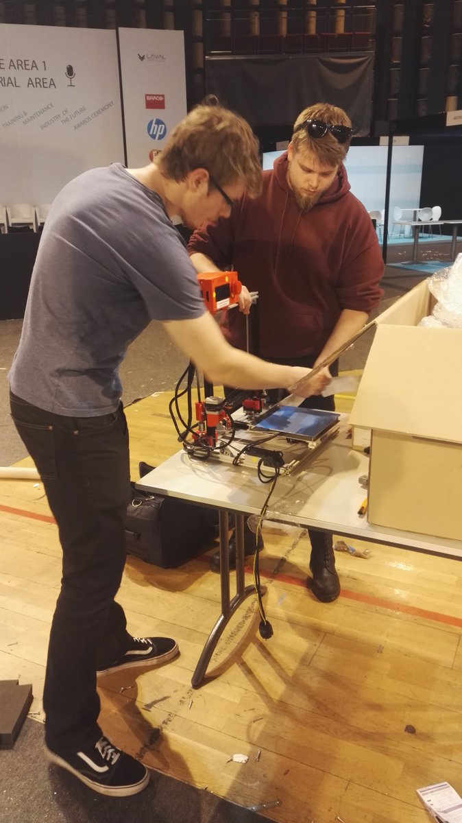 SudriAdditive's tweet photo. Montage du stand pour les équipes de SudriAdditive lors du #lavalvirtual2018 
Prêt pour notre première journée, venez nous voir au stand E14
#laval #robotique #Impression3D #ingenieur #innovation https://t.co/Rq9ok1kBwj