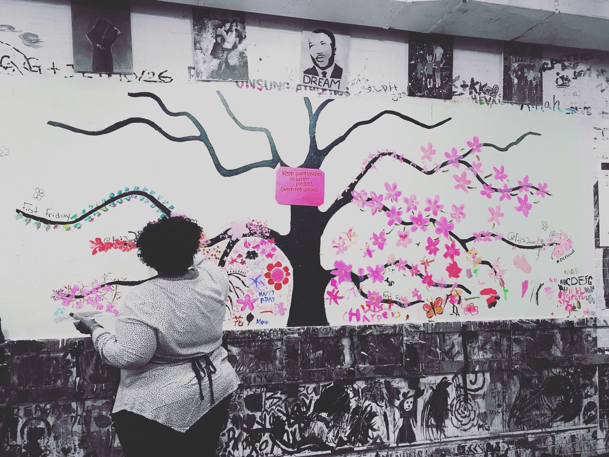 ArtJamz's tweet image. The community #cherryblossom trees are coming along! 🌸 #firstfridaydc @DupontCirMainSt